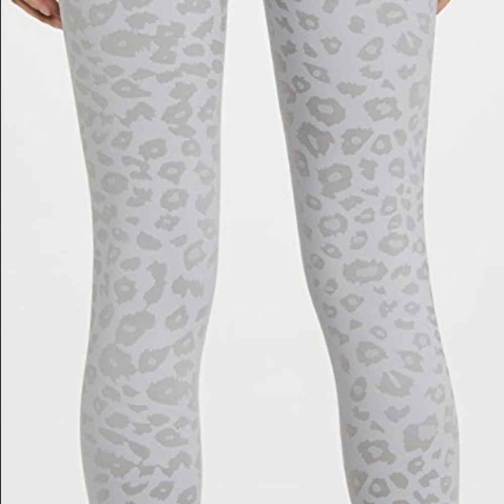 Beyond Yoga Leopard Jacquard Set - Picture 4 of 9